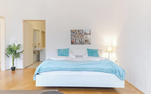 2BR Apt With King Beds Long Stay
