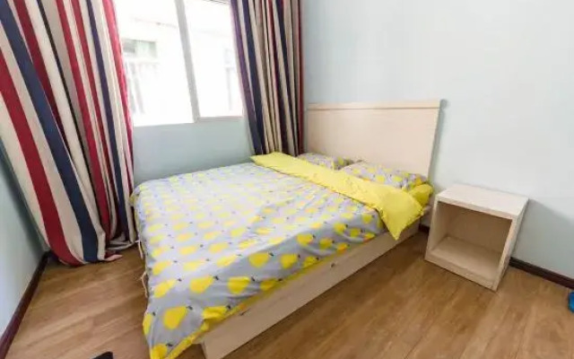 Nanchang Light Blue Homestay (Shuanggang Subway Station Branch)