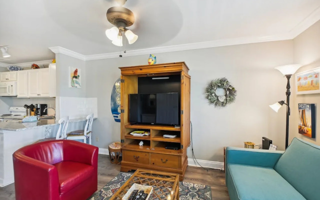 Sandpiper Cove 8245 Studio Bedroom Condo by RedAwning