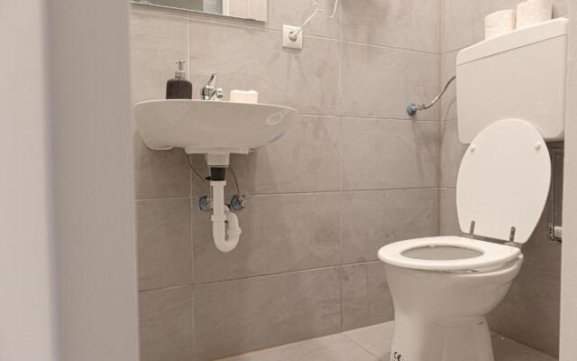 Classy 2BR Apt. w/ Exclusive Location near AKH