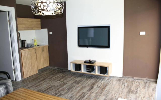 Rich Luxury Suites