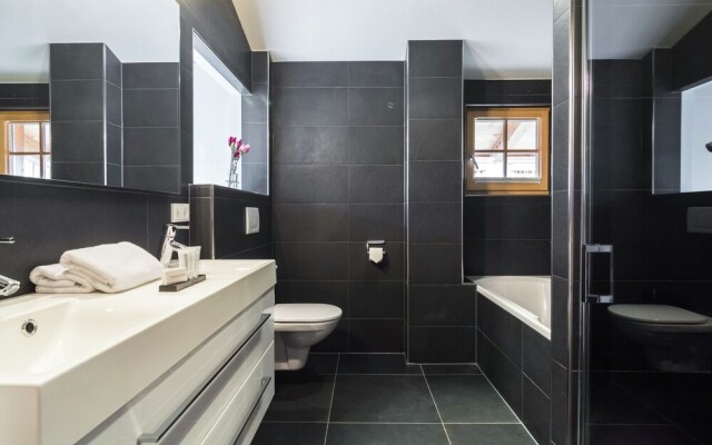 Chalet in Piesendorf with Sauna, Hot Tub, Pool, Whirlpool