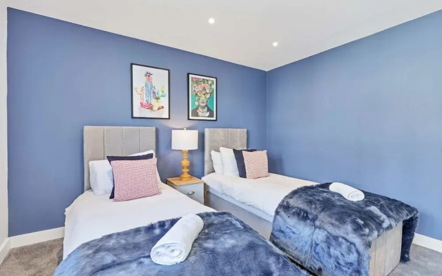 Right On : Bright On Apartment 1B | By My Getaways