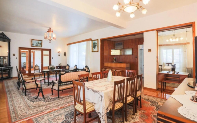Luxury Mansion in the Heart of Prince Island
