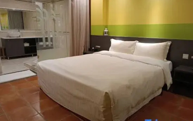 Eiffel Motel