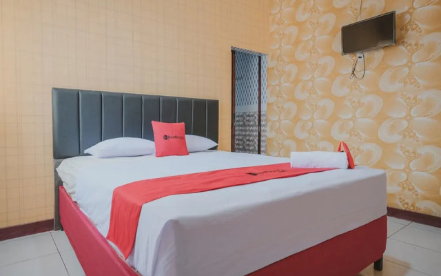 RedDoorz Plus near Maimun Palace 2 Medan