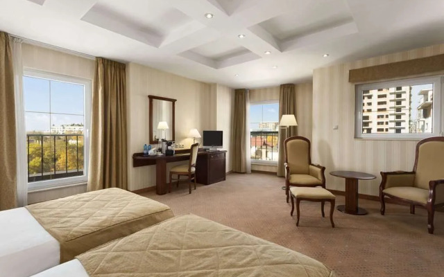 Ramada Hotel & Suites By Wyndham Bucharest North