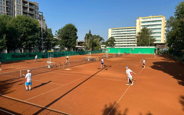 Oleander House And Tennis Club