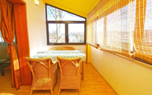 Apartment 879