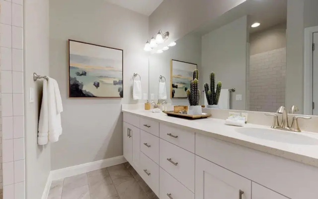 Desert Serenity 4 Bedroom Apts by RedAwning