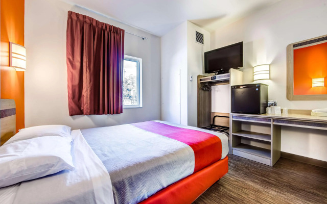 Motel 6 Burlington, ON - Toronto West - Oakville