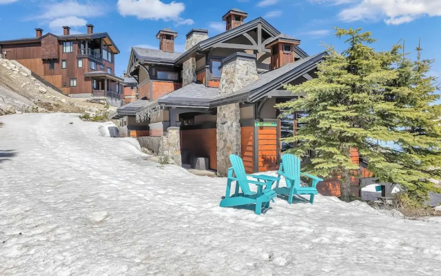 Snow Therapy Chalet Ski In Out & Hot Tub