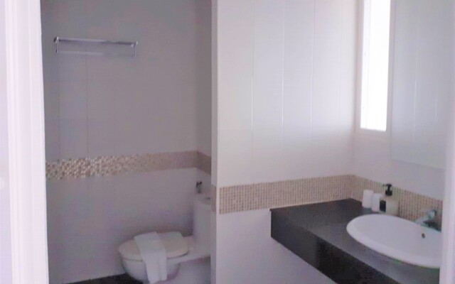 Vivace Hotel (SHA Certified)