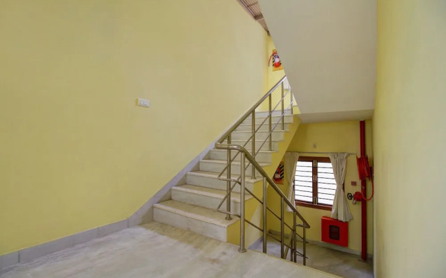 OYO 15427 Hotel Apple Grand