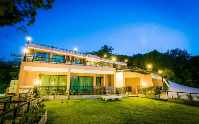 Hotel on Hilltop