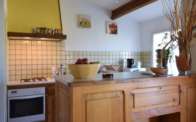 Stunning Holiday Home in Bourdeaux with Hill View