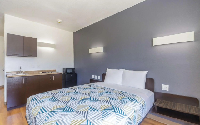Motel 6 Laredo, TX - Airport