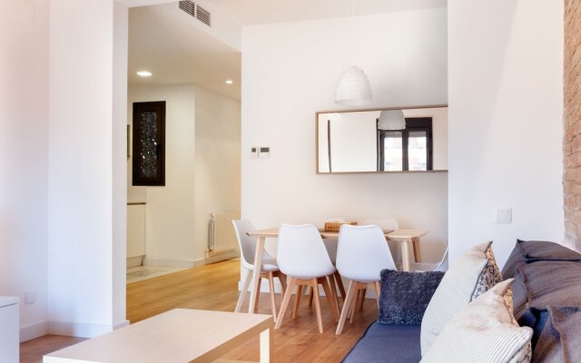 Akira Flats Urgell Apartment