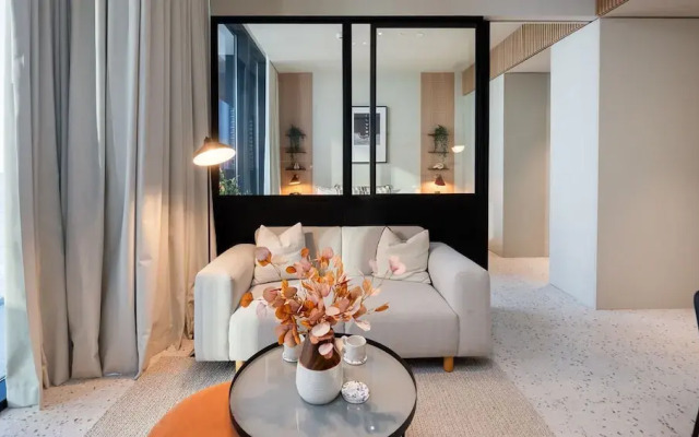 Charming 1BR w Balcony in Business Bay