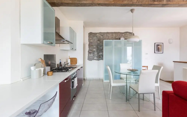 Lake View Terrace Apartment