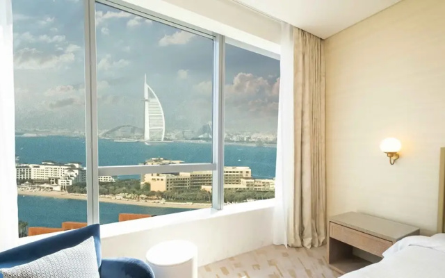 LUX Iconic Views at The Palm Tower 6