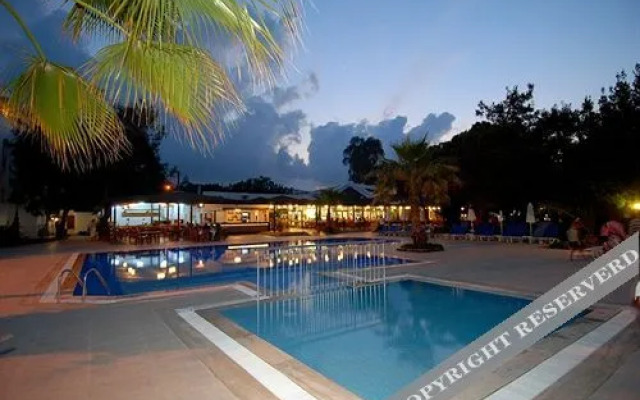 Maya World Golf Side