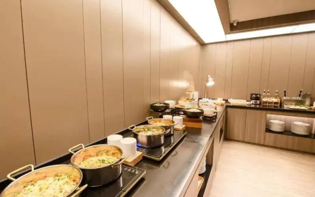 Hanting Hotel (Yinchuan Huaiyuan West Road)
