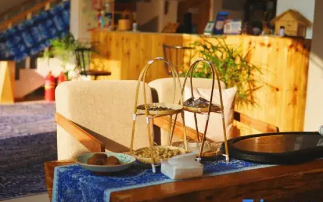 Mountain Whisper & Blooming Verse Scenic View Inn (Zhaoxing)