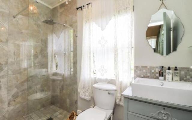 Three Oaks Bed  Breakfast