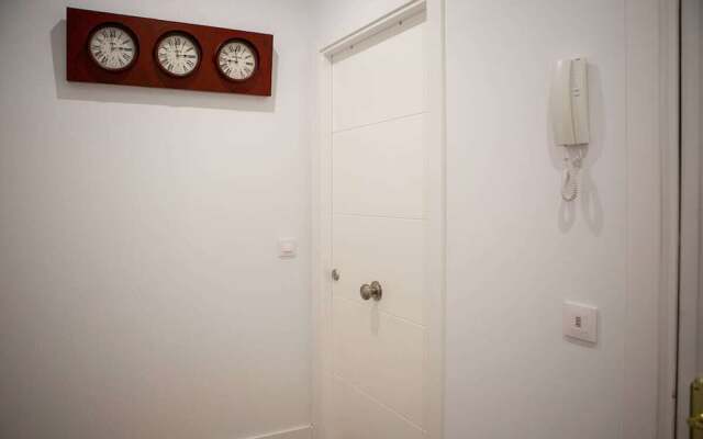 Modern 3 Bdr 2 Bath in La Latina, Near Metro