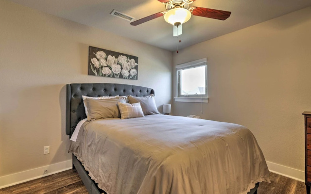 Fayetteville House: Pool Access & Gas Grill!