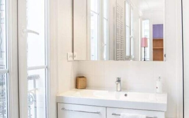 Charming Apartment With Balcony - 5 min Republique