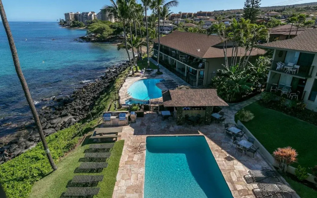Noelani 304 3bdrm 2.5 Bath 3 Bedroom Condo by RedAwning
