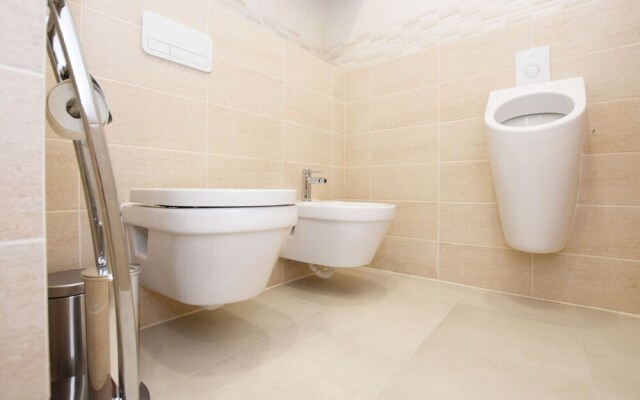 Havlicek Gardens apartment