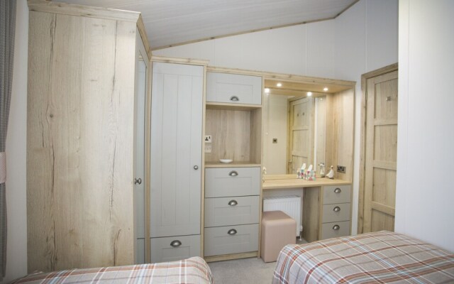 6 Berth Luxury Lodge in Christchurch, Dorset