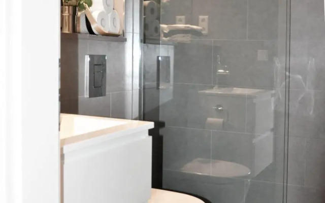 Stylish New Cube Loft II by Berlin-Wall-Apartments
