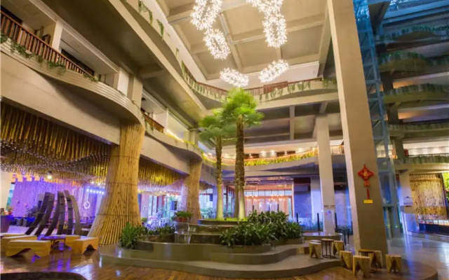 Poly Phoenix Hotel