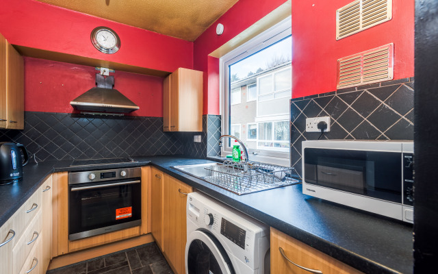 Top-Floor Bright & Sunny 3-Bedroom Flat (sleeps 4)