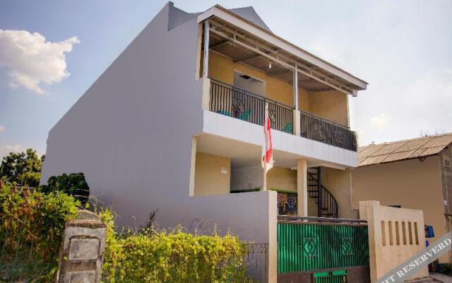 OYO Life 2249 Kost Teman