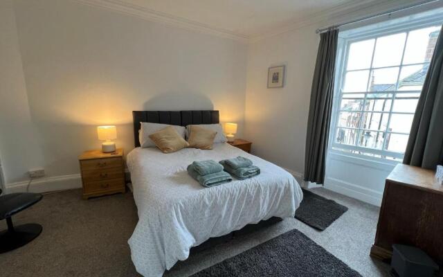 Stylish 2nd Floor Georgian 1 Bedroom Apartment