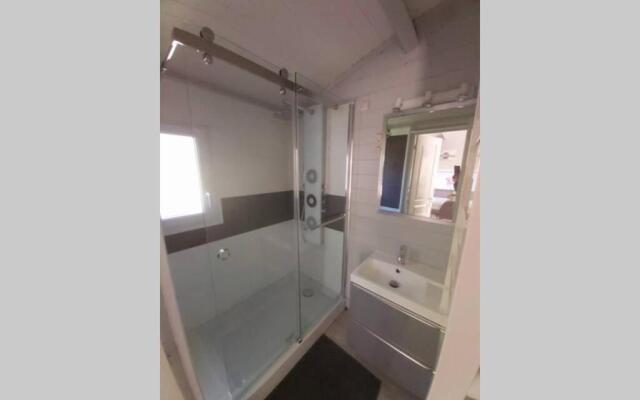 Chalet T3/clim/wifi/pkg/terrasse/15 min plages