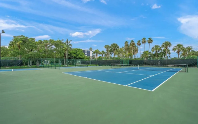 Siesta Bayside Pretty Fountain View