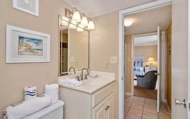 Shoreline 1056 Condo by RedAwning