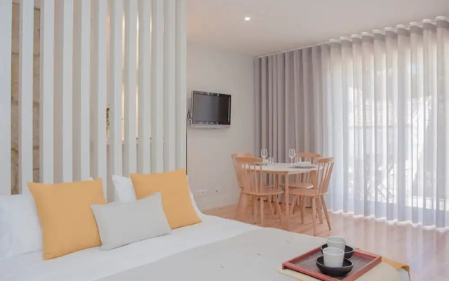 Liiiving in Porto Charming Downtown Delight I