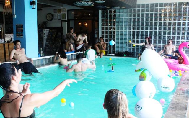 Bodega Chiang Mai Pool Party - Hostel