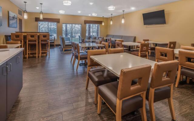 Best Western Plus Riverfront Hotel & Suites