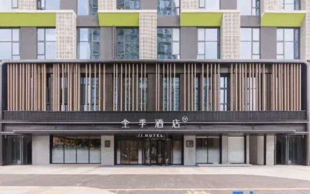 JI Hotel (Nanchang Honggutan Zhujiang Road Subway Station)