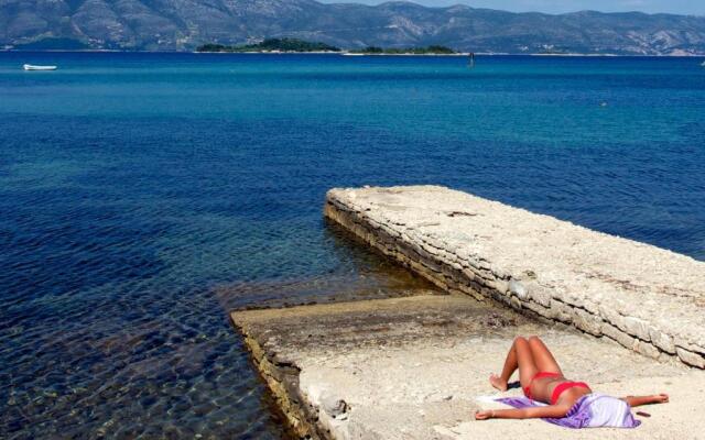 White House Apartments