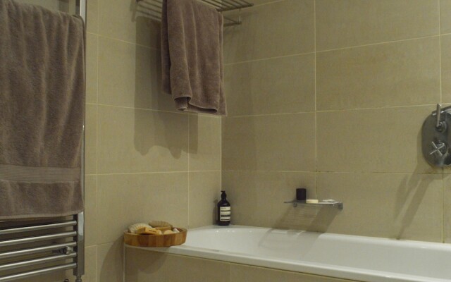 1 Bedroom Flat in Hammersmith With Garden
