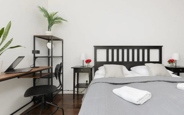 Bright Warsaw Apartment by Renters